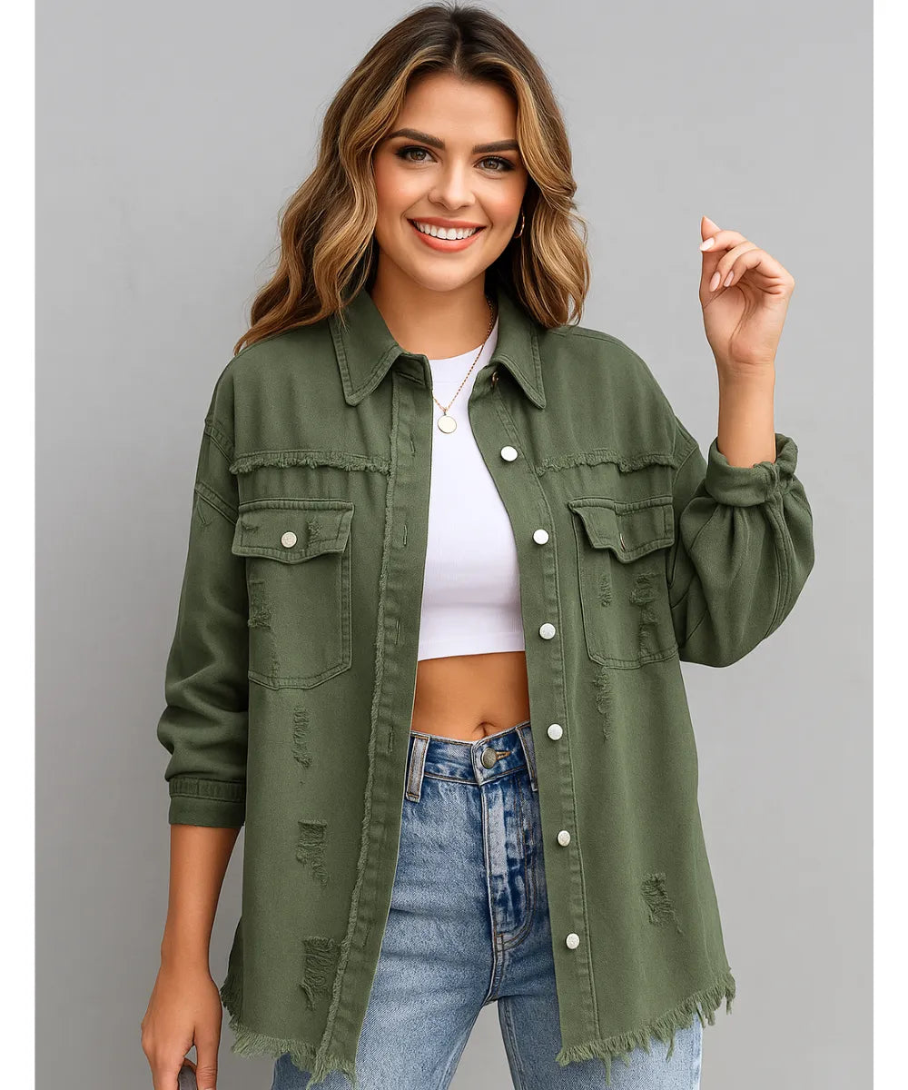 Comprar Jaqueta jeans destroyed feminina verde oversized com bolsos e botões em look casual moderno em promoção ZARA
