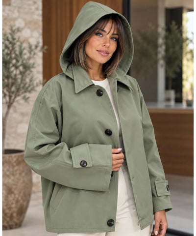 Jaqueta parka feminina verde militar vista de costas com capuz
