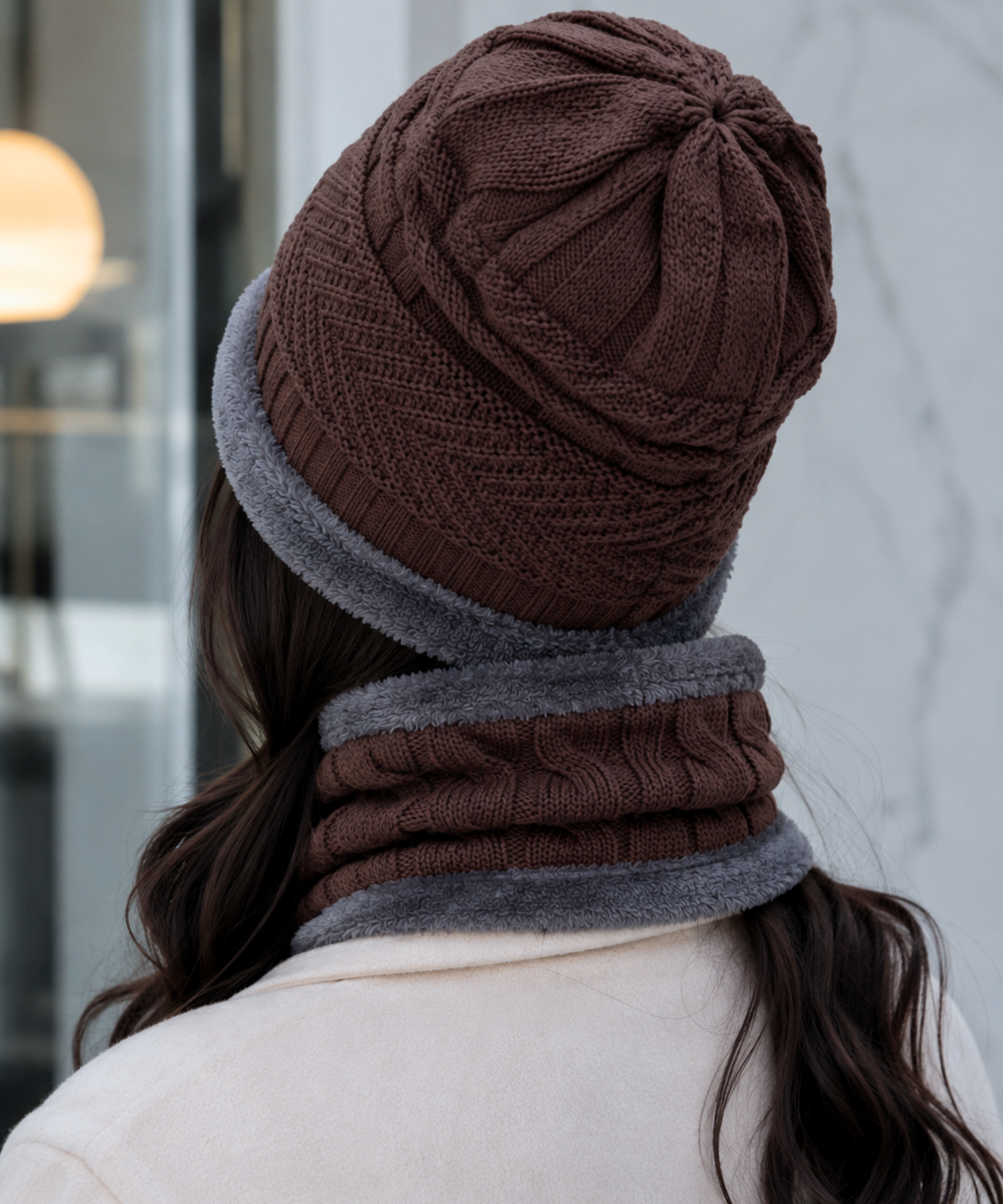 Comprar kit gorro feminino cachecol gola tricot forro pelúcia inverno conjunto 2 peças patch couro promoção ZARA