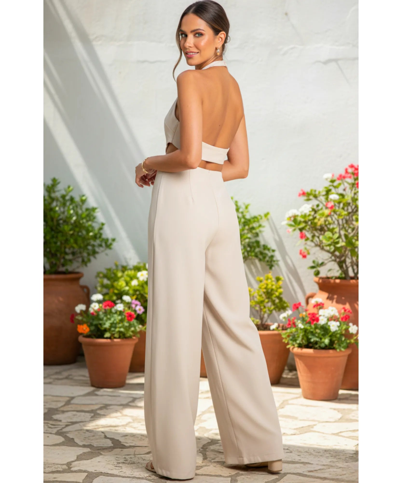 Comprar macacão alfaiataria feminino longo bege pantalona com recorte vazado bege elegante festa casamento formatura em promoção ZARA