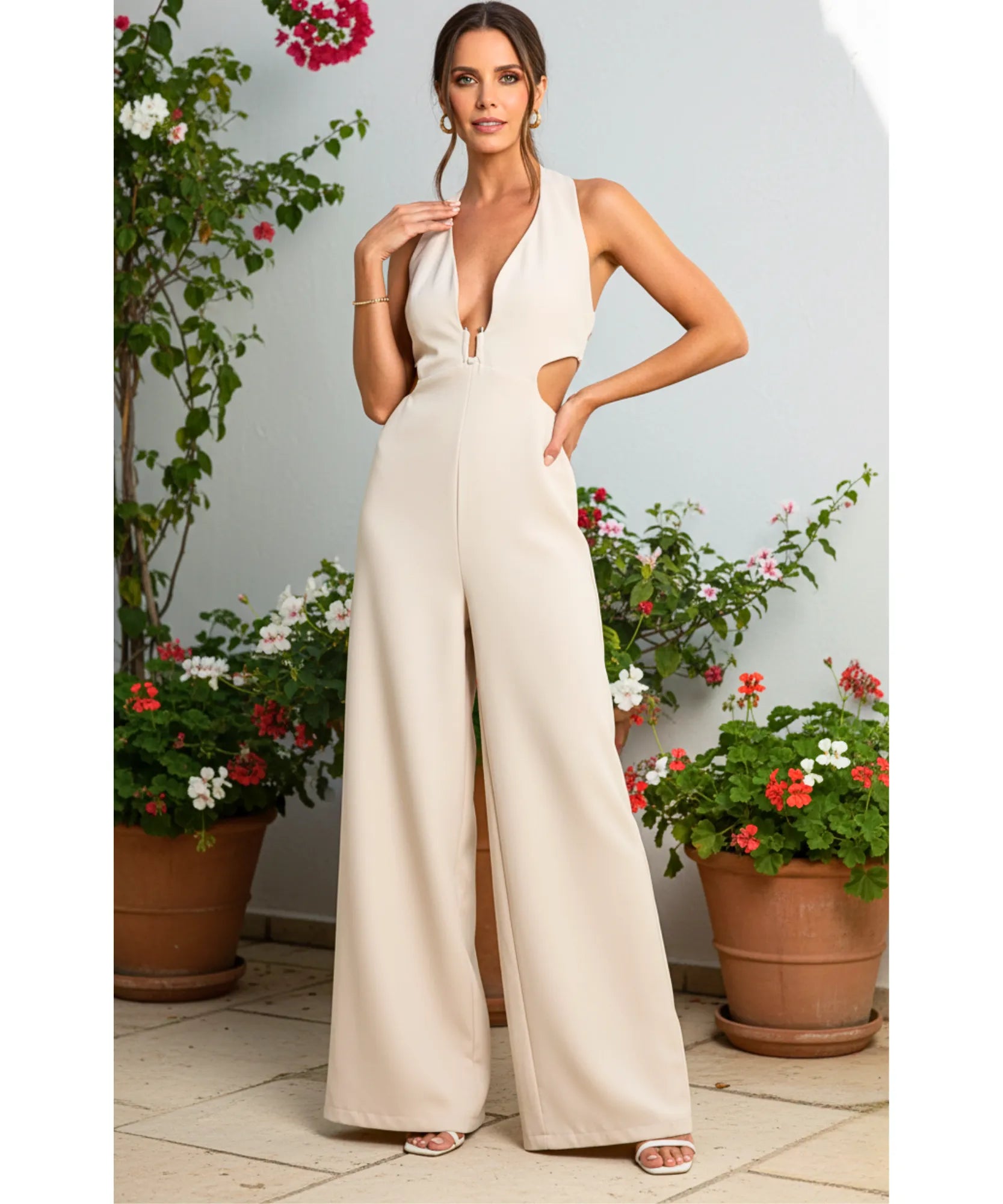 Comprar macacão alfaiataria feminino longo pantalona com recorte vazado bege elegante festa casamento formatura em promoção ZARA