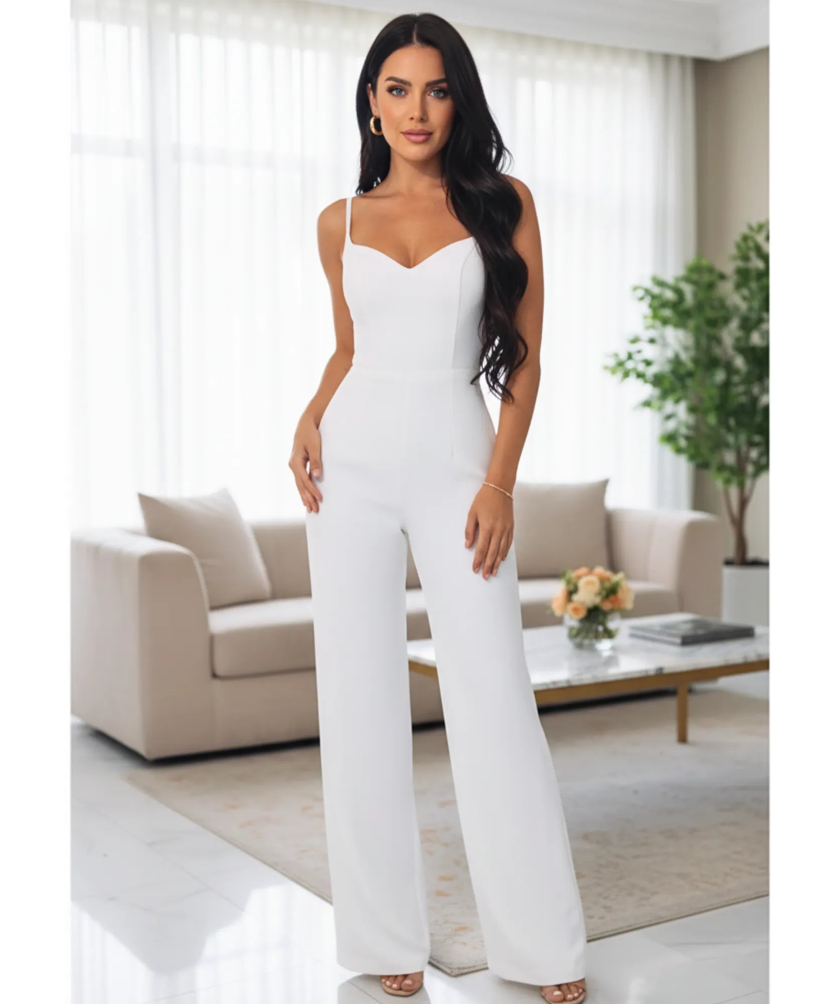 Macacão branco feminino de alfaiataria em look social claro para o dia a dia