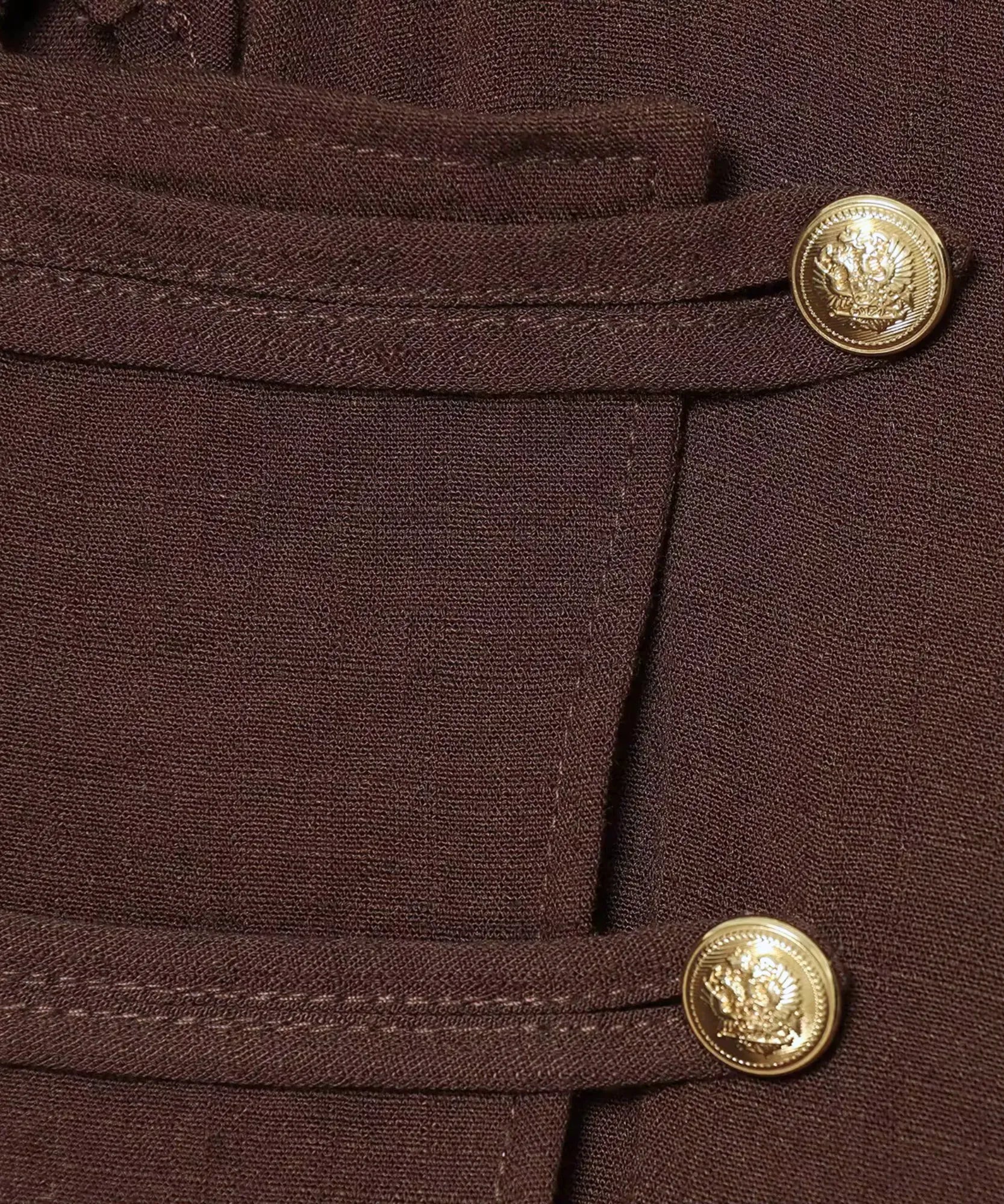 Macacão longo feminino social detalhe dos botões dourados