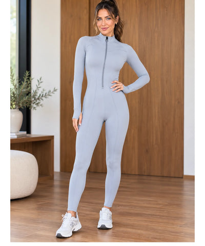 Macacão feminino cinza manga longa gola alta, corpo inteiro de frente