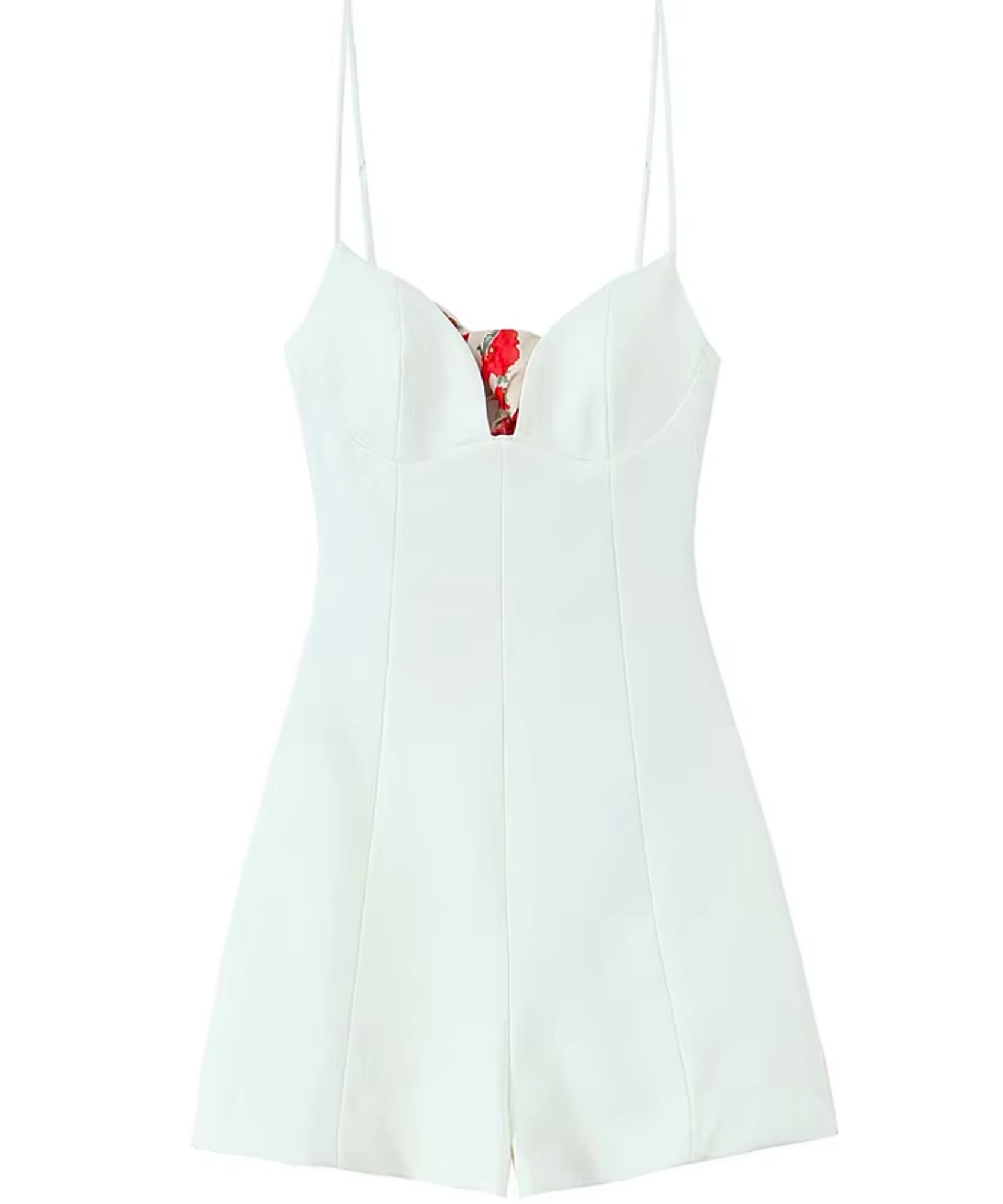 Detalhe do decote floral central do macaquinho alfaiataria branco feminino