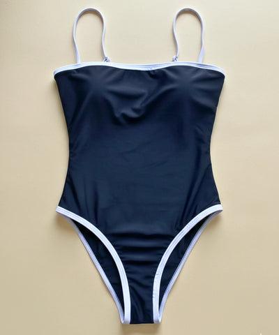 Comprar Maiô feminino fio dental bicolor elegante com decote quadrado e alças finas ajustáveis, confeccionado em poliamida premium de secagem rápida.