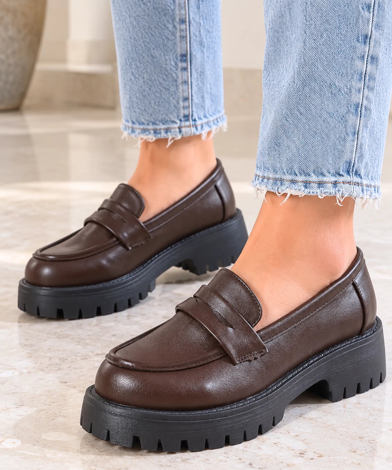 Comprar mocassim tratorado feminino marrom sola antiderrapante em promoção Anellimn