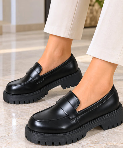 Comprar mocassim tratorado feminino preto sola alta em promoção Anellimn
