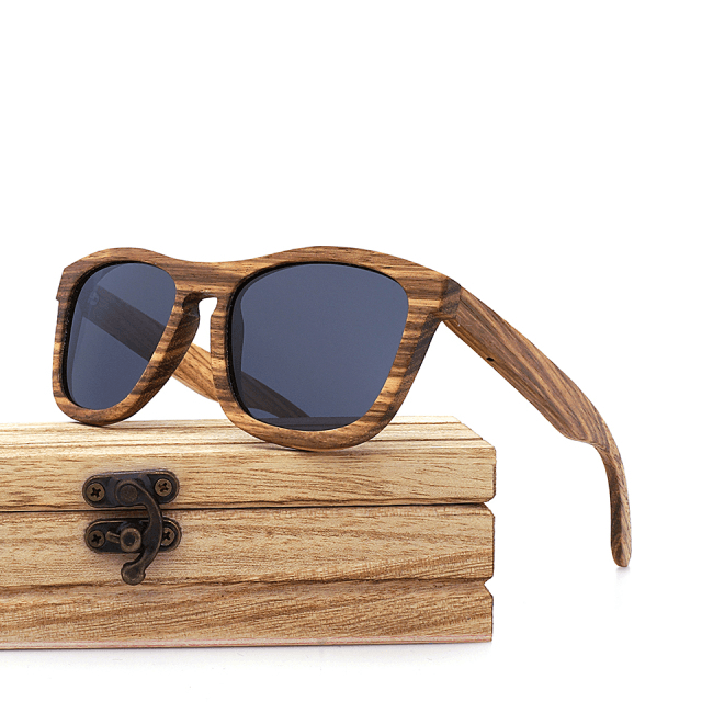 Óculos de Sol Quadrado de Bambu - Estilo, conforto e sustentabilidade. Proteção UV400. Aproveite o sol com elegância.