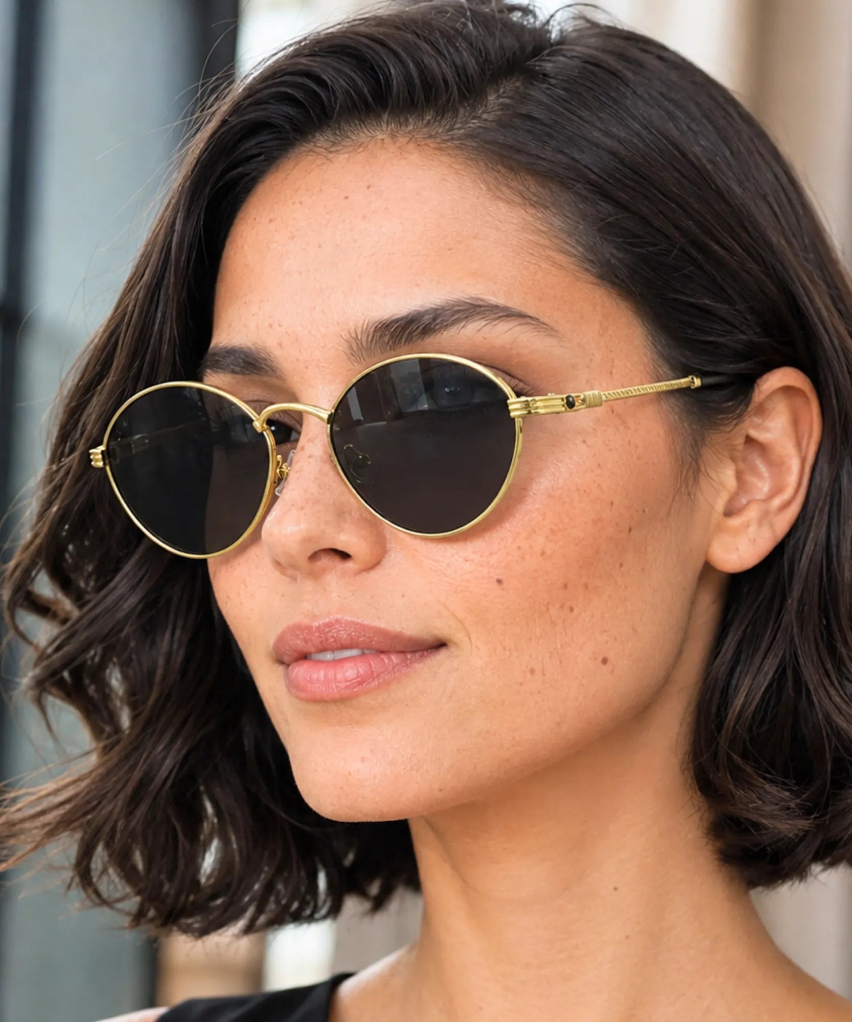 Comprar óculos de sol oval feminino dourado preto elegante em promoção Anellimn