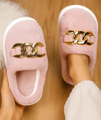 Comprar pantufa feminina peluciada com corrente dourada confortável e antiderrapante para inverno em oferta com frete grátis