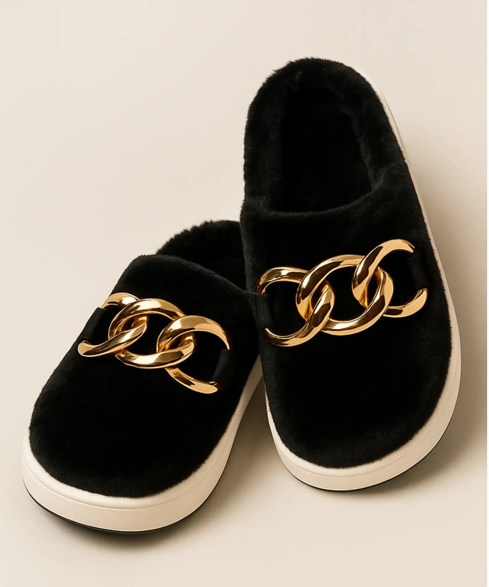Comprar pantufa feminina peluciada com corrente dourada confortável e antiderrapante para inverno em oferta com frete grátis