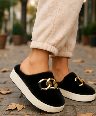 Comprar pantufa feminina peluciada com corrente dourada confortável e antiderrapante para inverno em oferta com frete grátis