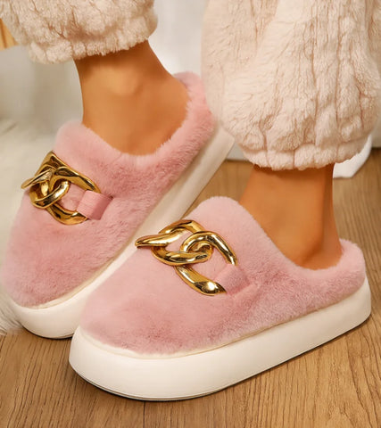 Comprar pantufa feminina peluciada com corrente dourada confortável e antiderrapante para inverno em oferta com frete grátis