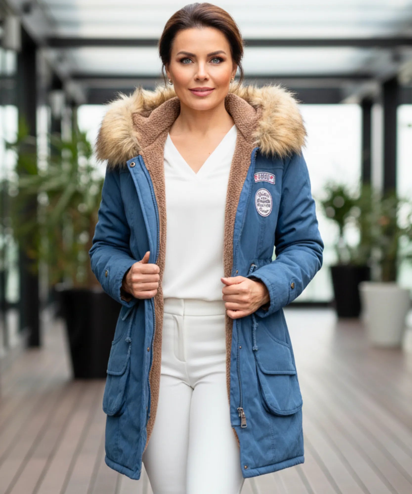 Comprar parka feminina inverno com capuz de pelo, forro peluciado e bolsos grandes para clima frio ou viagens barato ZARA