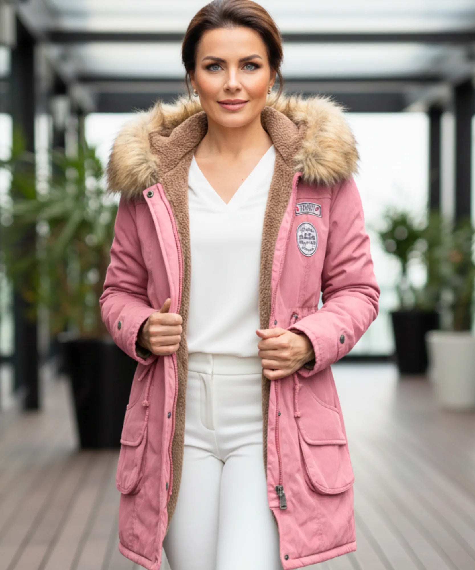 Comprar parka feminina inverno com capuz de pelo, forro peluciado e bolsos grandes para clima frio ou viagens barato ZARA