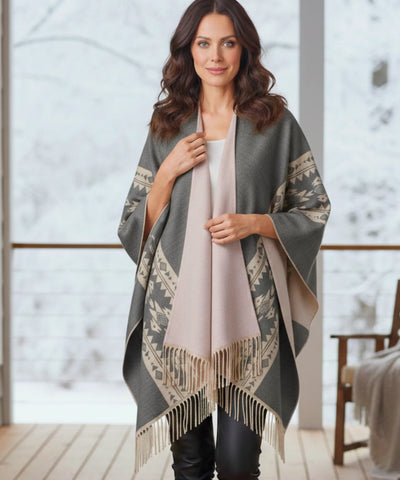 Comprar poncho feminino com estampa étnica e franjas elegantes para meia-estação com caimento leve em promoção ZARA