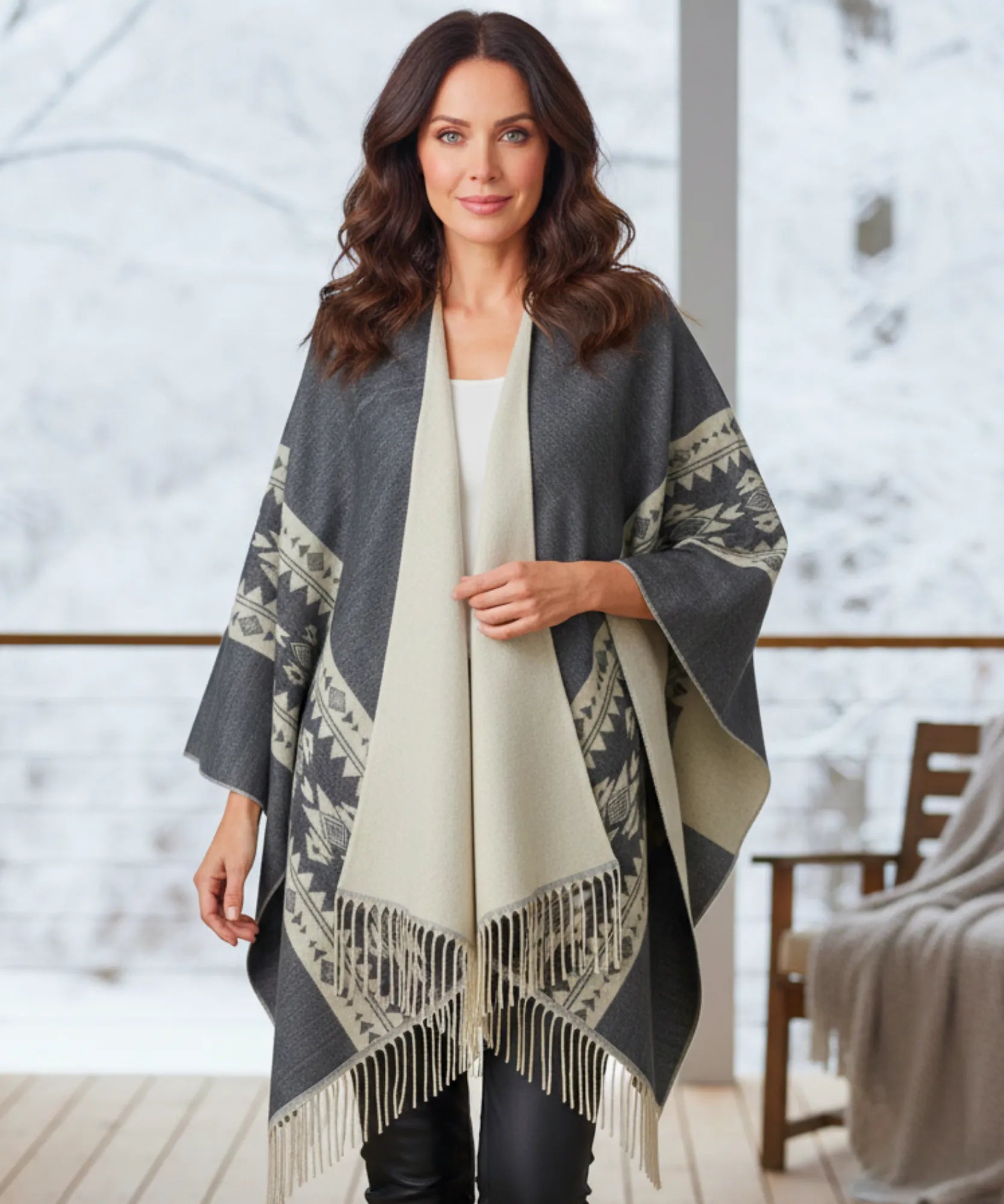 Comprar poncho feminino com estampa étnica e franjas elegantes para meia-estação com caimento leve em promoção ZARA