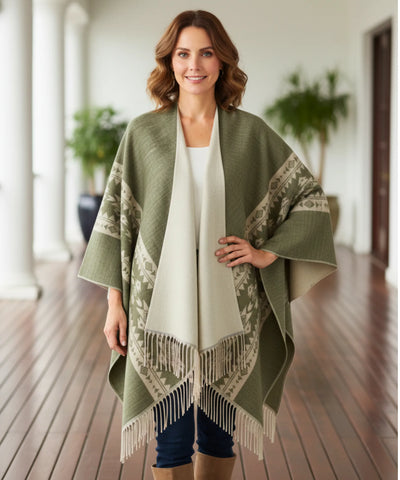 Comprar poncho feminino com estampa étnica e franjas elegantes para meia-estação com caimento leve em promoção ZARA