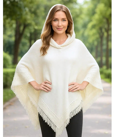 Comprar poncho feminino tricot  branco com capuz e franjas elegante para inverno em promoção ANELLIMN
