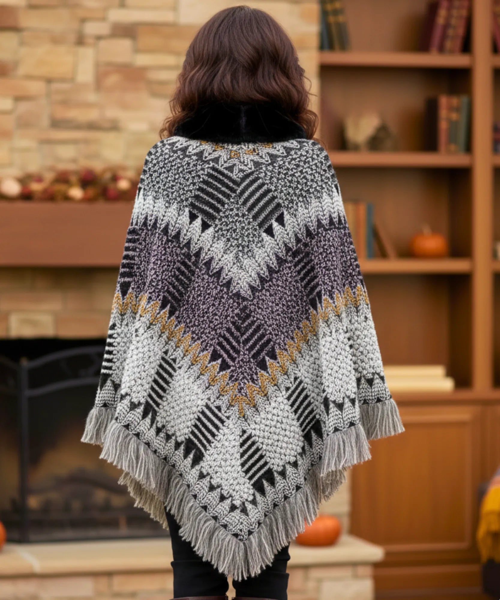Comprar poncho feminino tricot grosso com gola de pelo e franjas boho elegante para dias frios barato ANELLIMN