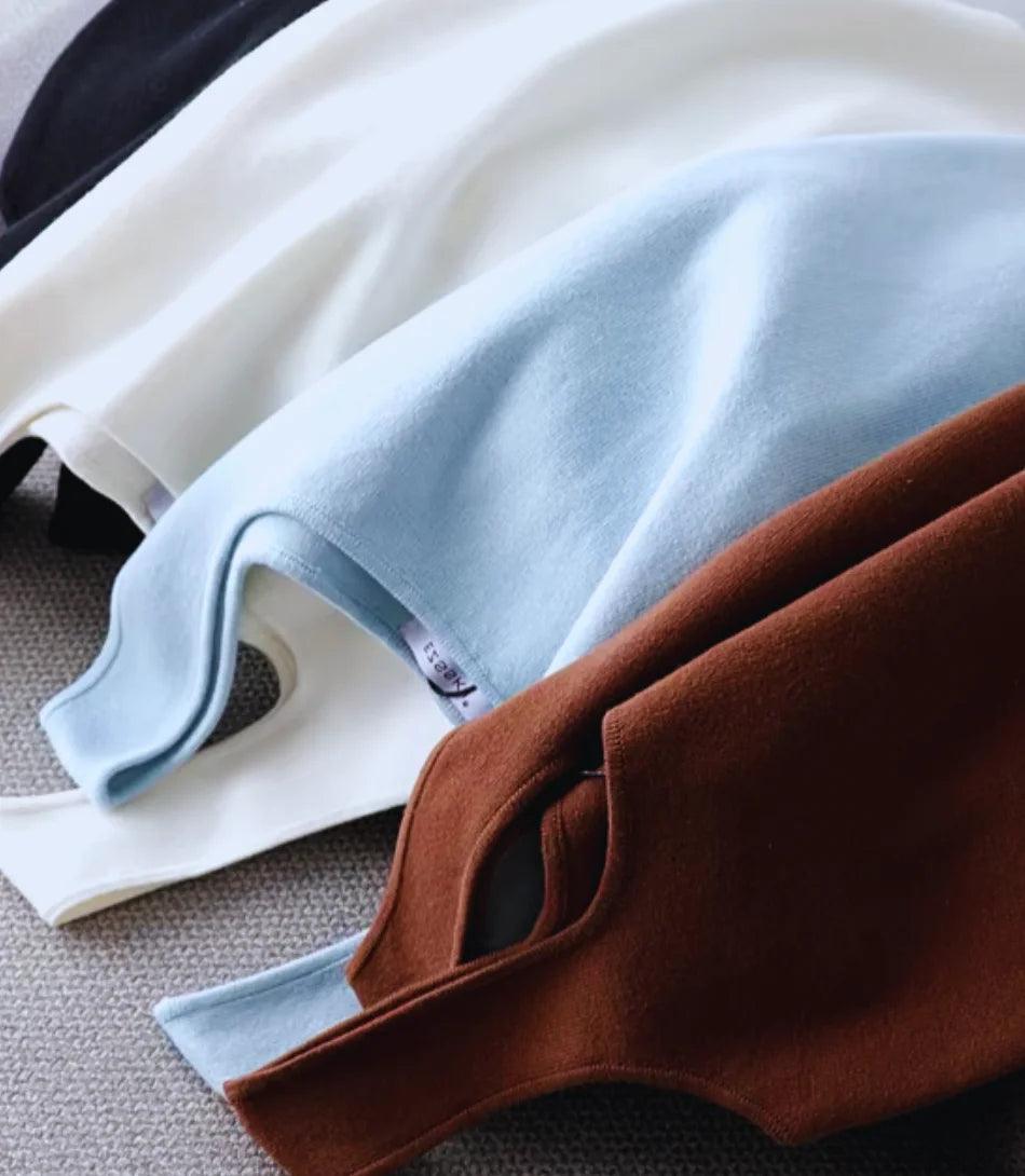 Regatas femininas caneladas dobradas nas cores azul claro, marrom e bege off white | Raika Anellimn