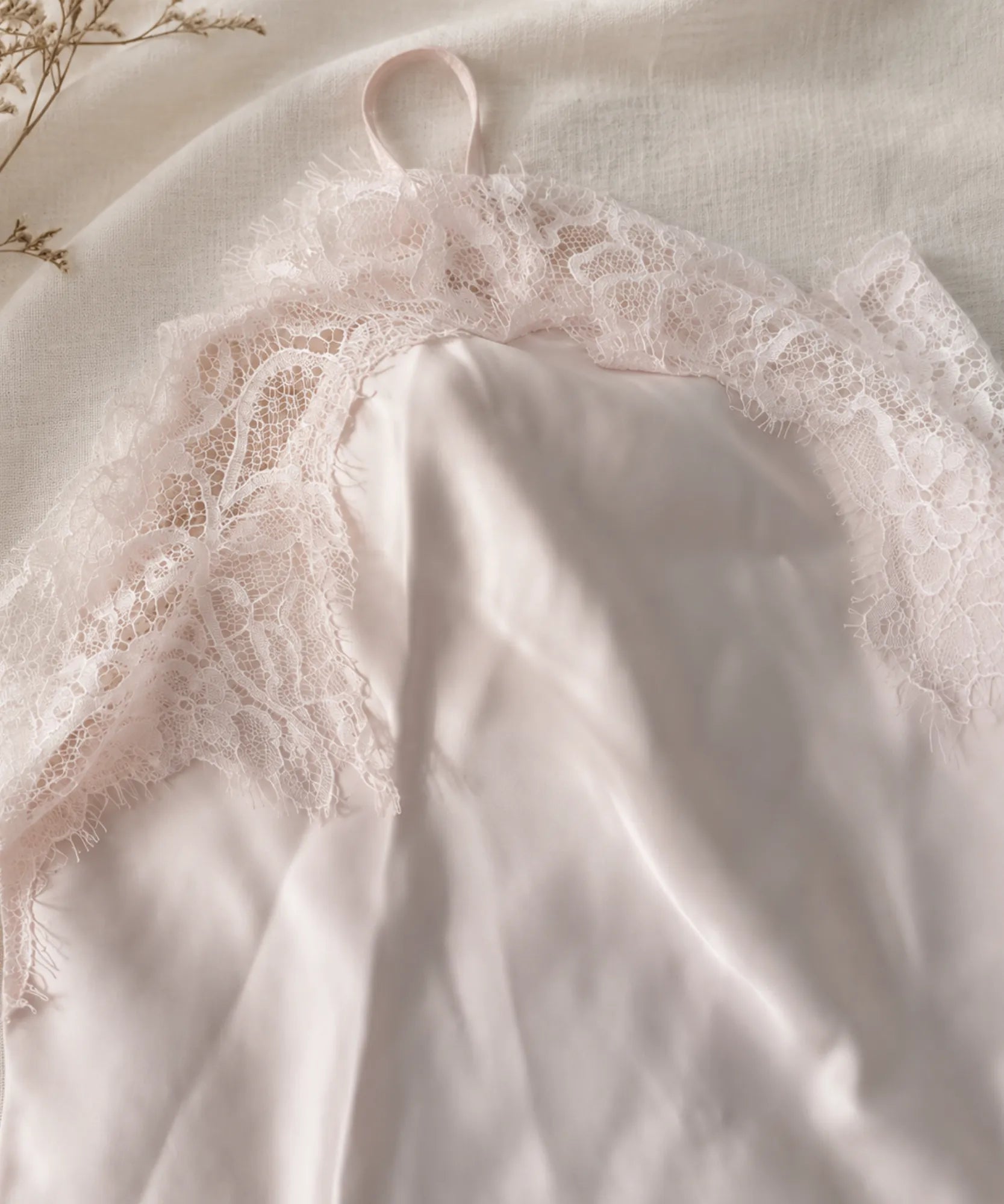 Comprar regata feminina cetim renda social elegante alcinhas finas toque sedoso barato ou em promoção ANELLIMN