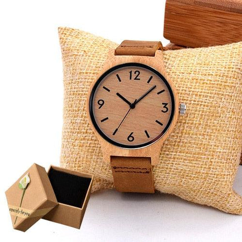 Relógio de Pulso de Madeira Clara com Mostrador Minimalista e Pulseira de Couro Marrom. Anellimn