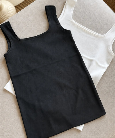 Regata feminina canelada nas cores preto e branco — atenção: estas duas cores não têm variante cadastrada neste produto | Raika Anellimn