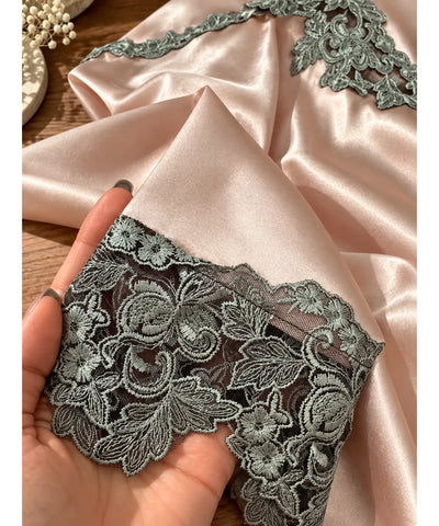 Comprar robe com camisola de cetim rosa detalhe da renda contrastante em promoção Anellimn