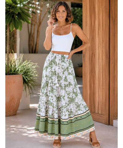 Saia longa floral verde boho combinada com sandália espadrille