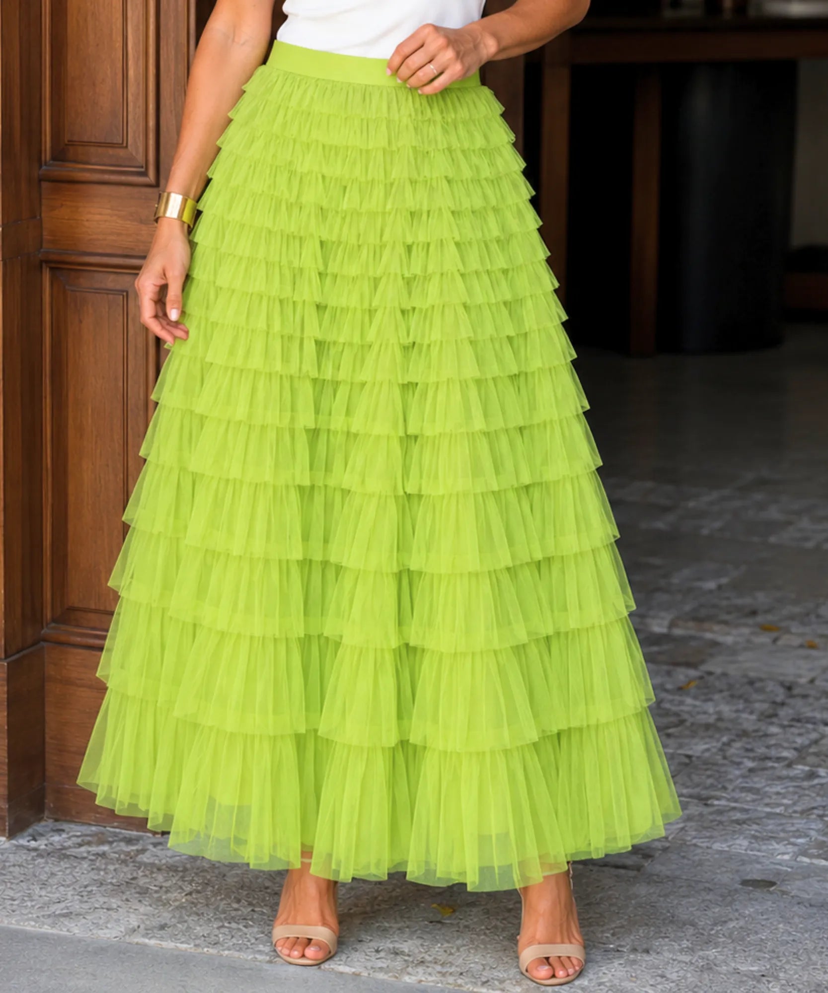 Detalhe da saia longa tule babados verde limão