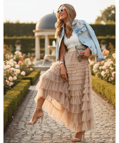 Referência de estilo com saia longa tule em tom nude