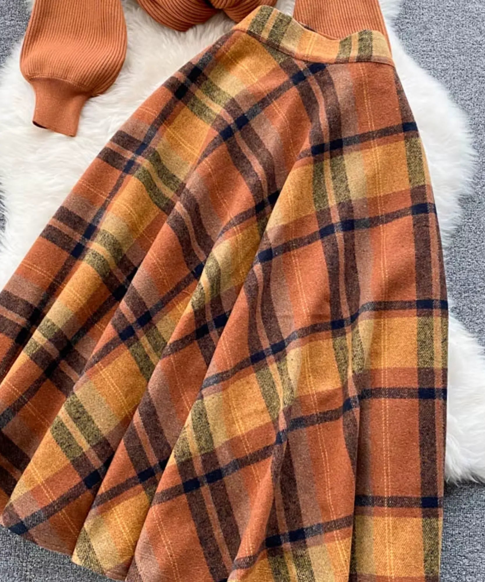 Comprar saia midi evasê xadrez em lã cintura alta godê inverno outono terracota em promoção frete grátis ZARA