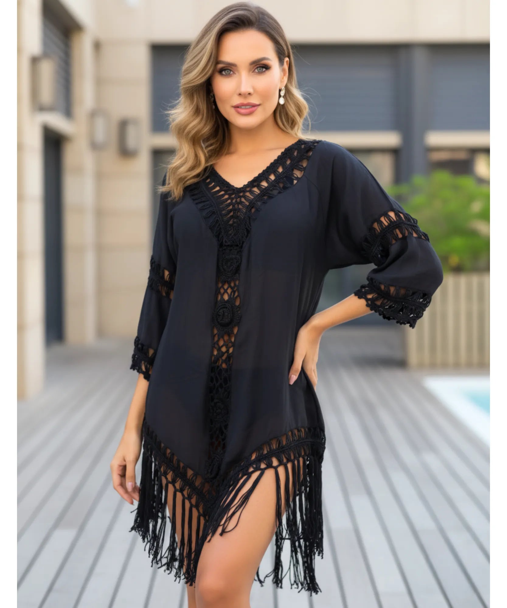 Comprar saída de praia crochê curta com franjas artesanal transparente decote V para piscina barato