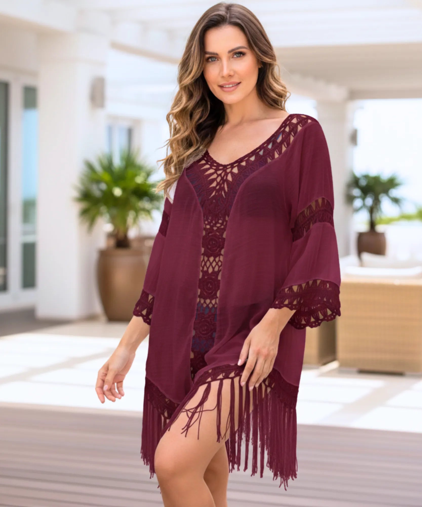 Comprar saída de praia crochê curta com franjas artesanal transparente decote V para piscina barato