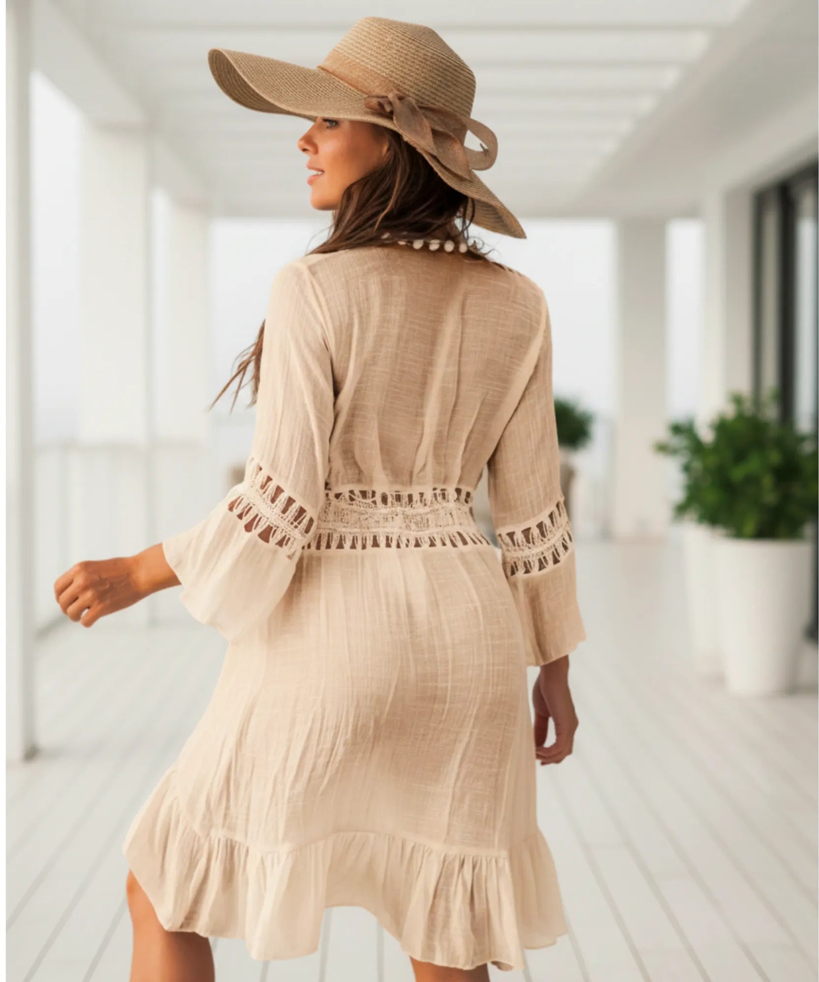 Comprar saída de praia curta macramê babados decote V pompons manga feminina leve em promoção
