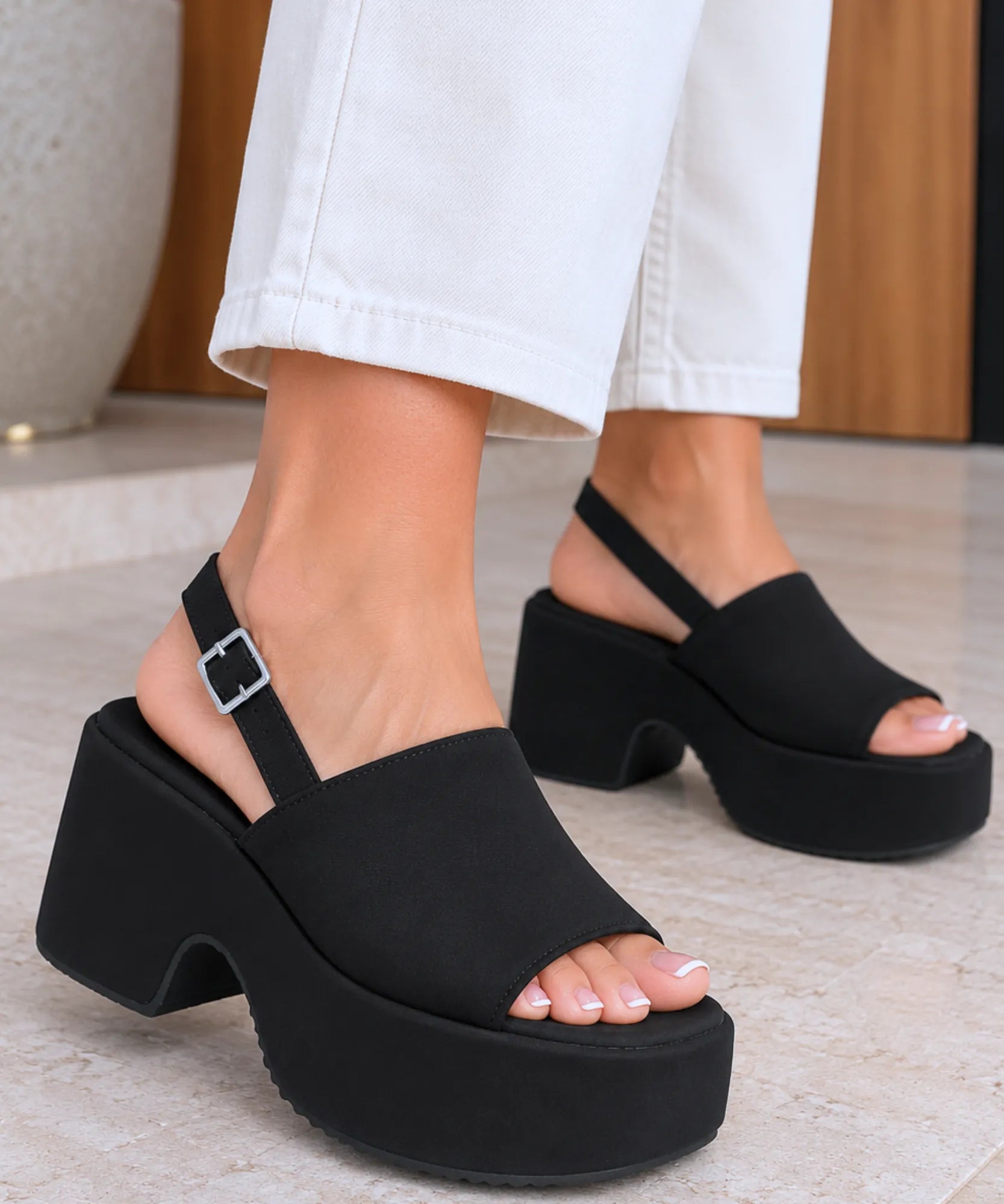 Comprar sandália plataforma salto grosso preta slingback em promoção Anellimn