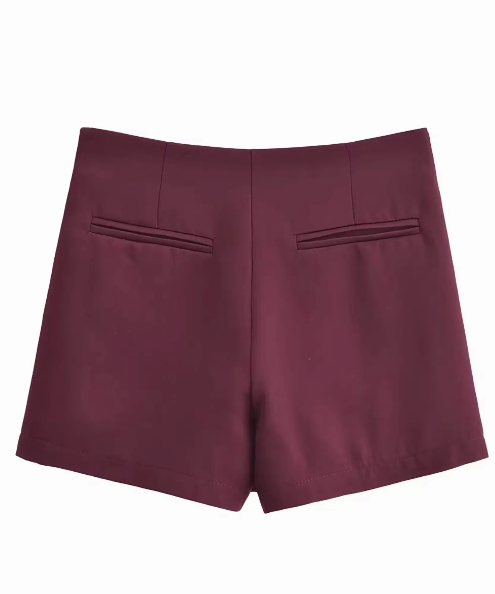 Shorts saia de alfaiataria feminino vinho visto de costas, com os bolsos traseiros embutidos