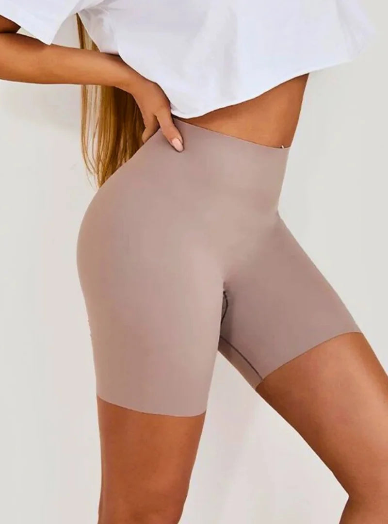 Shorts Sem Costura Feminina: o ajuste perfeito em nylon-elastano para estilo e conforto em todas as ocasiões.
