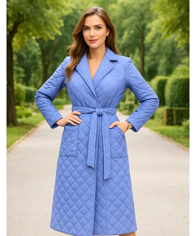 Comprar sobretudo feminino de algodão matelassado lilas com cinto e gola alfaiatada para looks sofisticados de inverno em promoção ZARA
