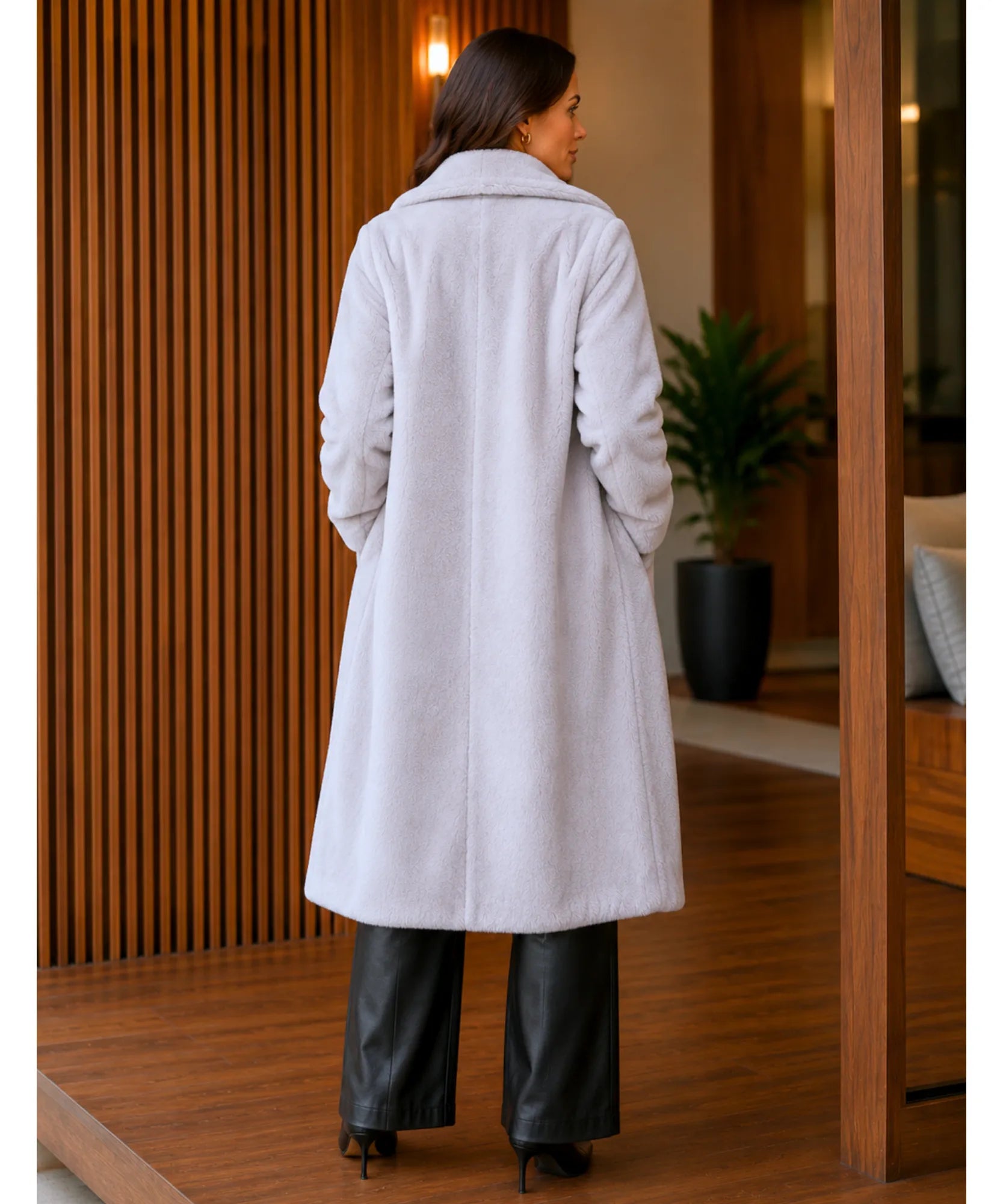 Comprar sobretudo feminino longo peluciado elegante para inverno intenso com caimento confortável e toque luxuoso em oferta exclusiva barato ANELLIMN