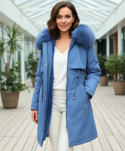 Comprar sobretudo feminino longo azul com forro aveludado, capuz e gola de pele para inverno rigoroso em promoção ZARA
