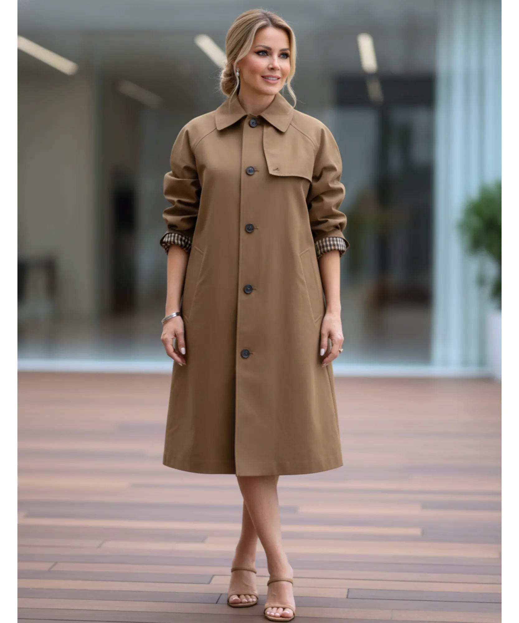Comprar sobretudo feminino longo impermeável com forro xadrez e corte reto elegante para looks urbanos e dias de chuva com sofisticação barato ZARA