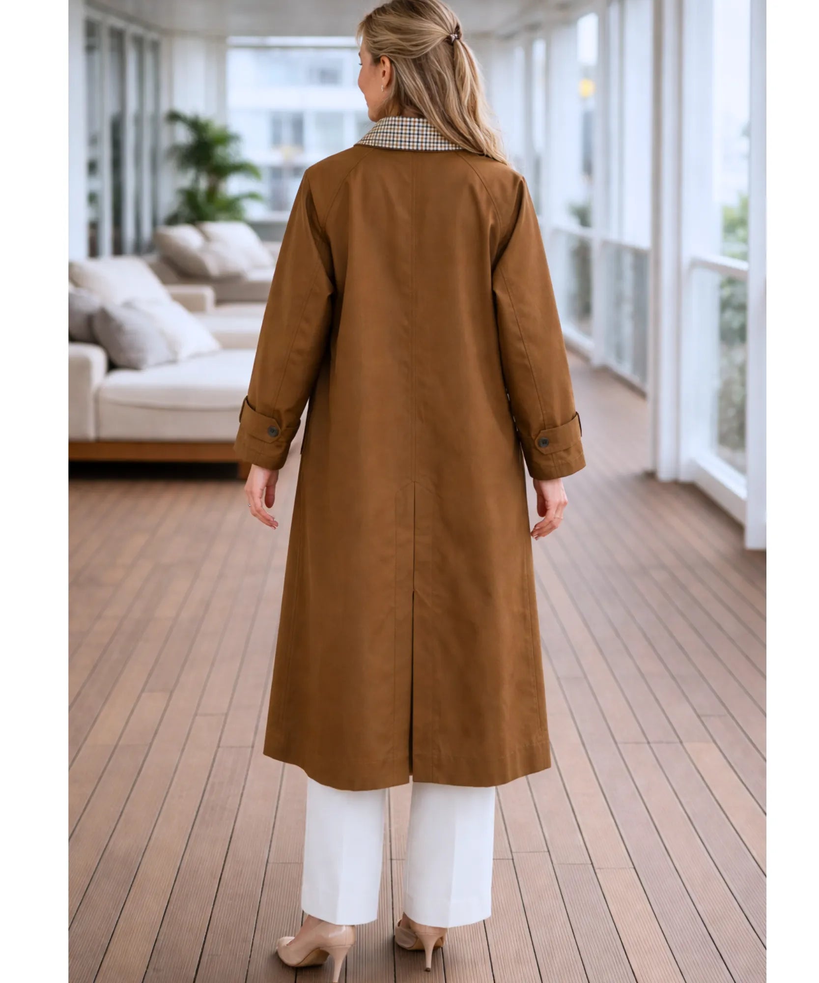 Comprar sobretudo feminino longo impermeável com forro xadrez e corte reto elegante para looks urbanos e dias de chuva com sofisticação barato ZARA