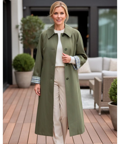Comprar sobretudo feminino longo impermeável com forro xadrez e corte reto elegante para looks urbanos e dias de chuva com sofisticação barato ZARA