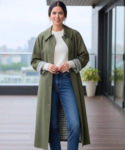 Comprar sobretudo feminino longo impermeável com forro xadrez e corte reto elegante para looks urbanos e dias de chuva com sofisticação barato ZARA