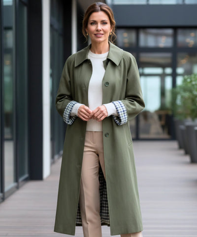 Comprar sobretudo feminino longo impermeável com forro xadrez e corte reto elegante para looks urbanos e dias de chuva com sofisticação barato ZARA