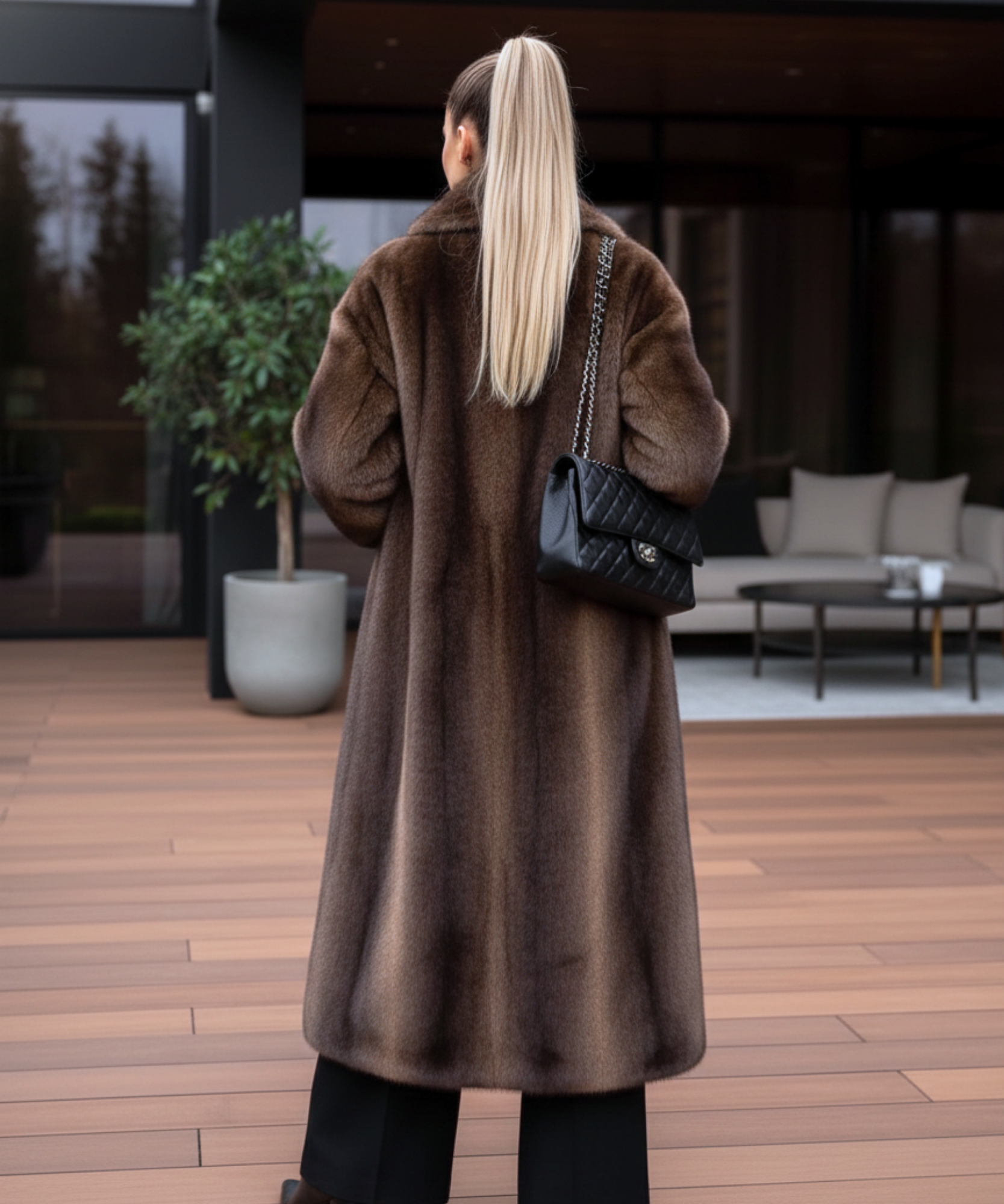 Comprar sobretudo feminino longo pelo oversized estilo vison marrom em promoção ZARA