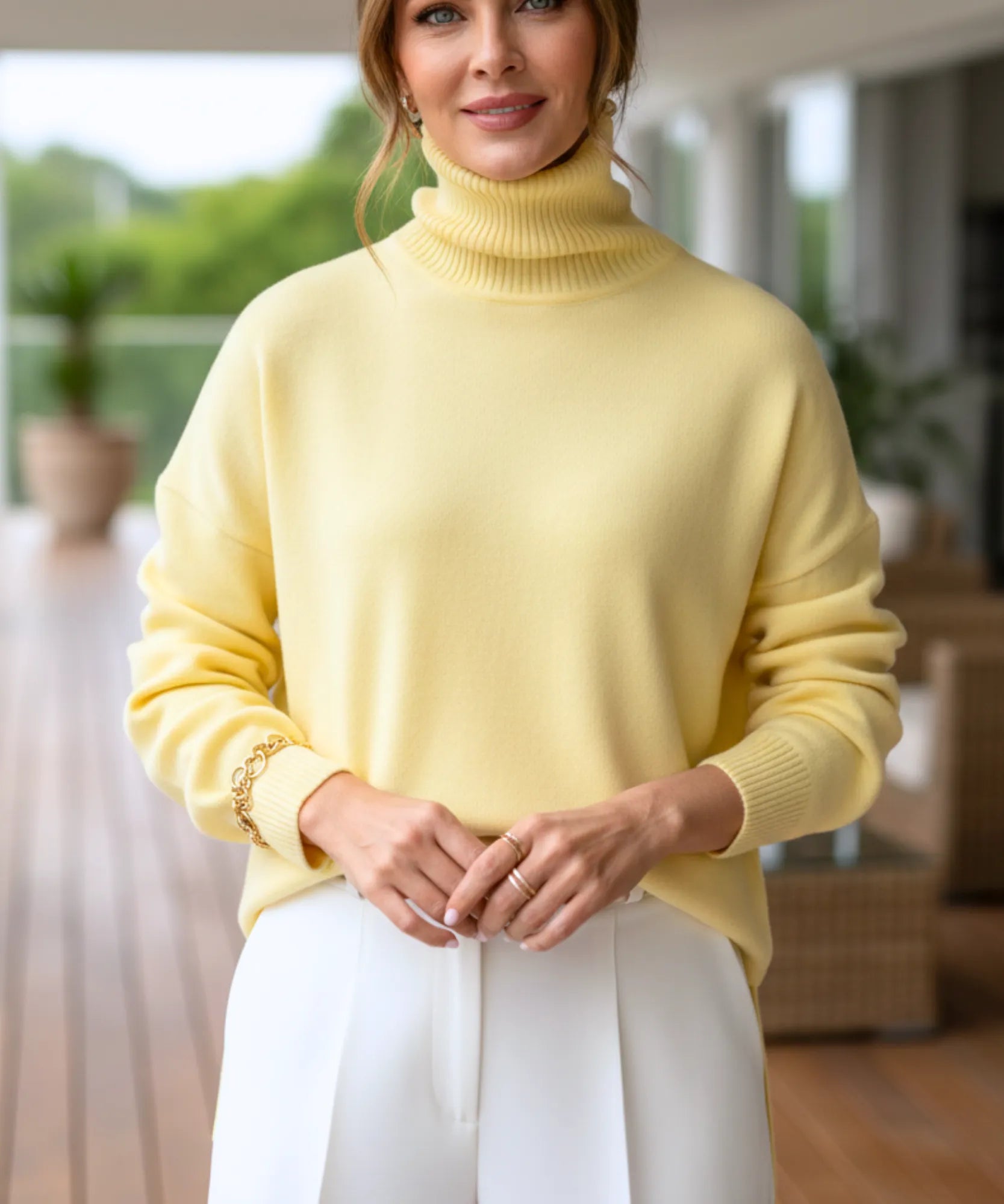 Comprar suéter feminino gola alta oversized fenda lateral manga longa tricot viscose em promoção ZARA